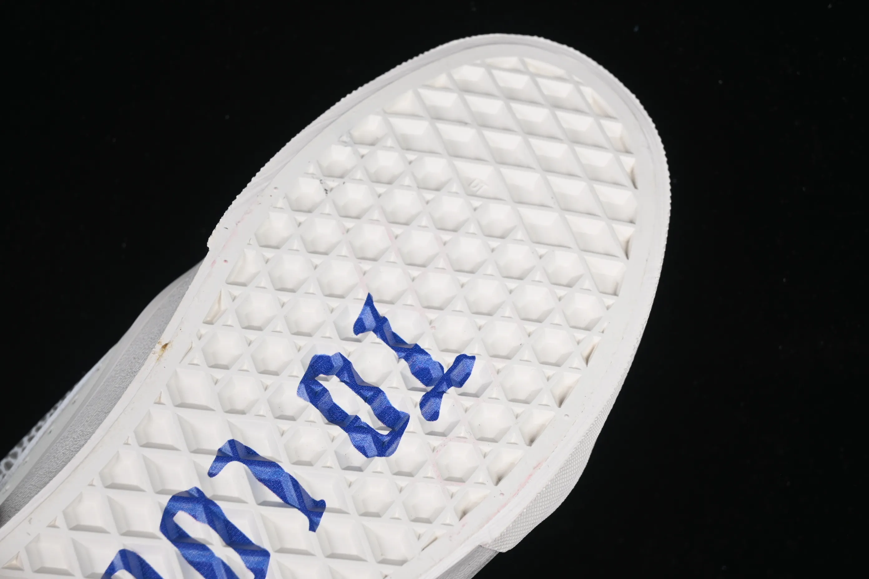 All categories Vans Vans series Vans Low Vans low-top Vans Classics Knu Skool Vr3 Vans official Year of the Snake limited bread shoes VN0009QCSNK